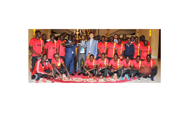 Futbolçuları daşıyan avtobus taksiyə çırpıldı