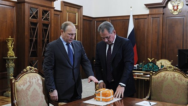 Rusiyanın müdafiə naziri Türkiyənin vurduğu “SU-25” təyyarəsinin “qara qutu”sunu Putinə təqdim edib