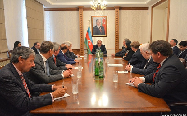 Məmmədyarov Britaniyalı parlamentariləri qəbul edib