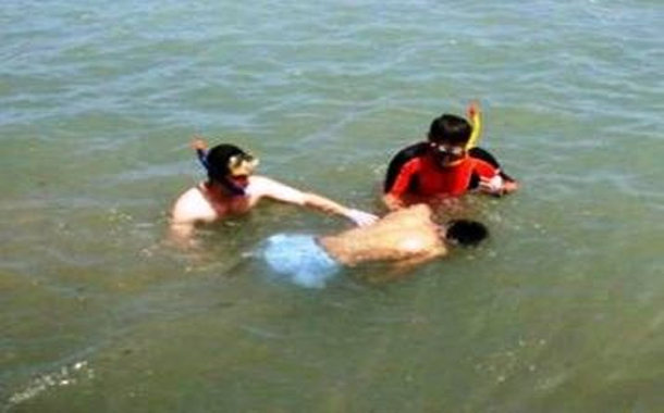 Bulvarda 2 sevgili özünü dənizə atdı