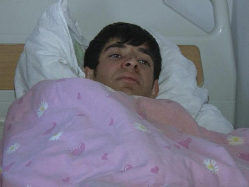 Ana ilə qızı 17 yaşlı oğlanı qanına qəltan etdilər