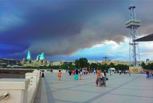 Bulvarda vətəndaş özünü öldürmək istədi