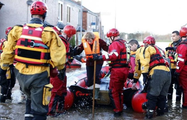 İngiltərəni su basdı