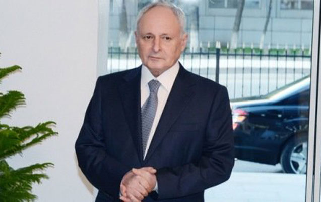 Nazir yanğında yaralananlara baş çəkdi