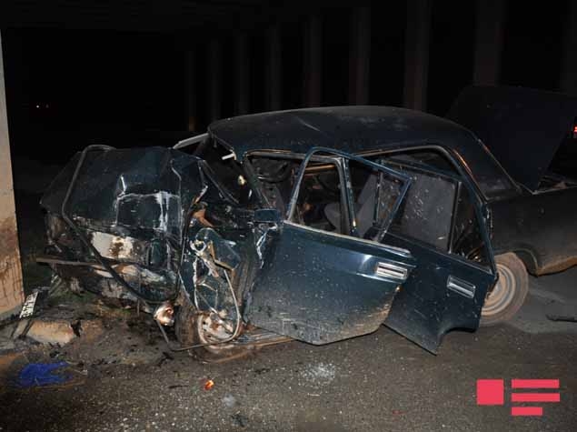 Hacıqabulda baş verən yol qəzasında sürücü ağır xəsarət alıb