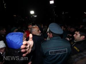 İrəvanda nümayişçilərlə polis arasında toqquşma