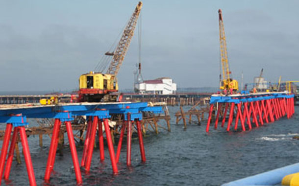 Tufanın dənizə atdığı neftçilərdən birinin meyiti tapıldı