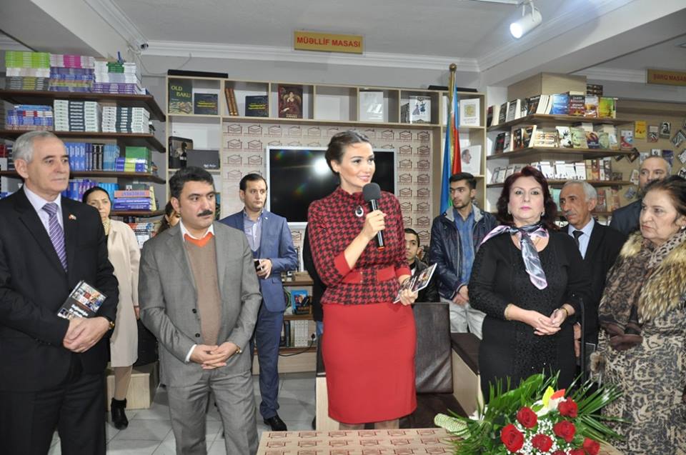 Qənirə Paşayevanın kitabının imza günü keçirilib