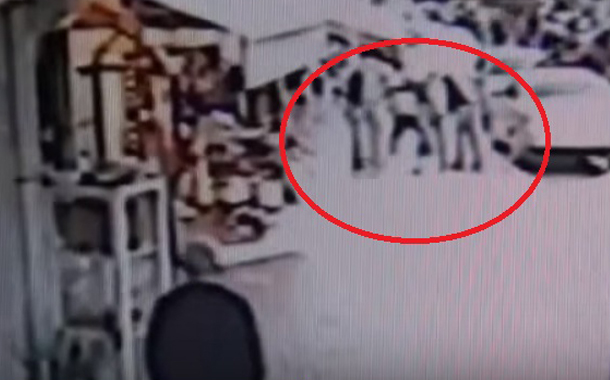 Sevgilisinə əsəbiləşdi, küçənin ortasında cinsiyyət orqanını kəsdi