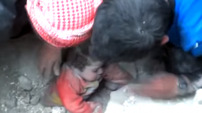 400 türkman qızını küçədə çılpaq gəzdirdilər