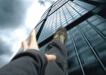 Bakı sakini 9-cu mərtəbədən yıxılaraq ölüb