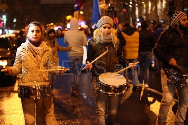 İrəvanda etiraz aksiyaları davam edir