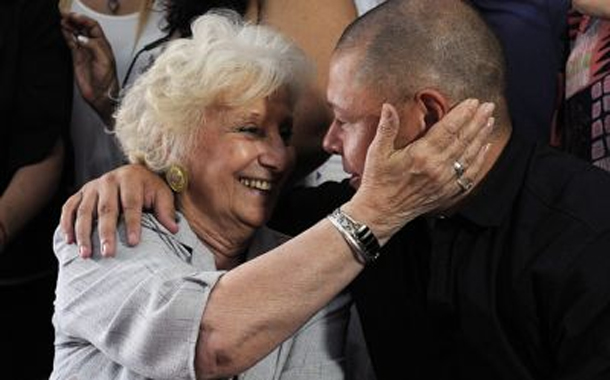 38 il qaçırılmış körpəsini axtaran ana