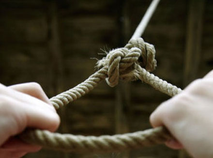 Bakıda universitet müəllimi özünü asdı