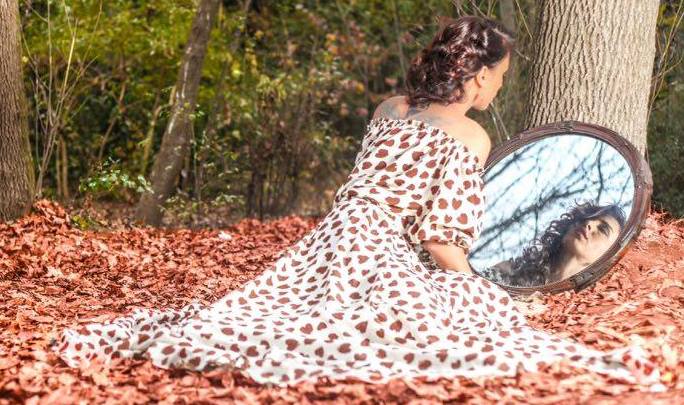 Azərbaycanlı rəqqasədən meşədə cazibədar