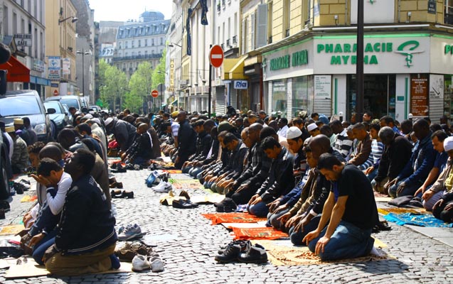 Fransada 3 məscid bağlandı