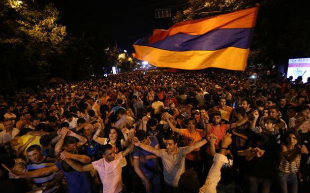 İrəvan yenə qarışdı