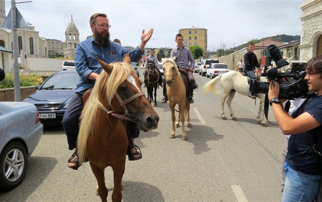 Azərbaycanın şikayət etdiyi milyarder dindirildi