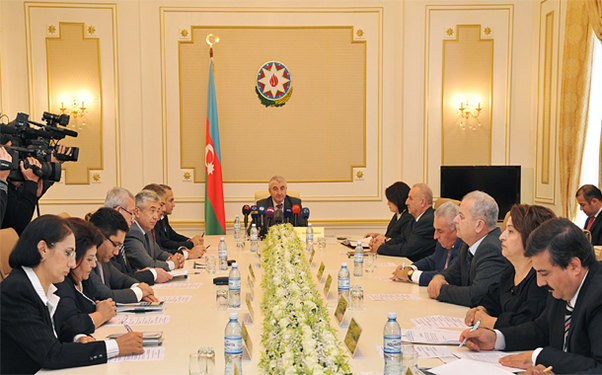 Referendumla bağlı yaradılmış ekspert qrupuna kimlər daxildir?