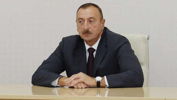 İlham Əliyev “BakuTel-2015” sərgisi ilə tanış olub