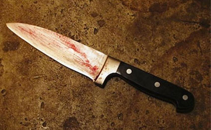 Ailəsinə əsbələşən gənc özünü bıçaqladı