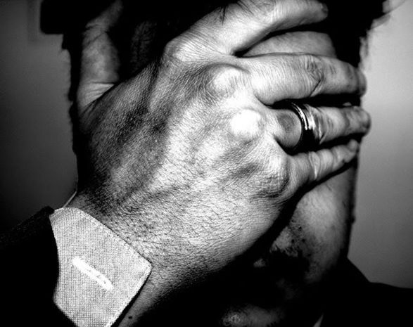 Bakıda oğlanın üzünə sirkə tökdülər