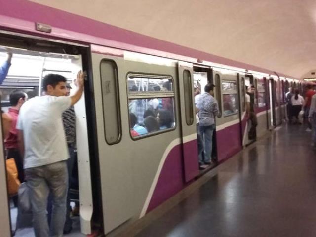 Metroda yeni aparatlar quraşdırılır