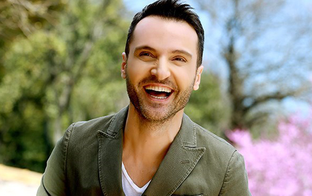 Sinan Özənlə əməkdar artisti nə bağlayır?