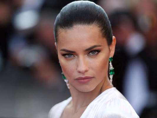 Yeni sevgilisi ilə ilk dəfə göründü