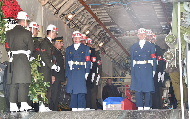 Türkiyə ölən pilotun cəsədini Rusiyaya təhvil verdi...