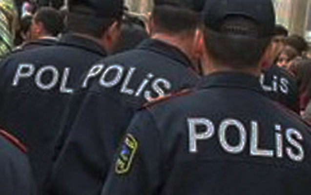 Yol polisi əməkdaşını maşın vurdu