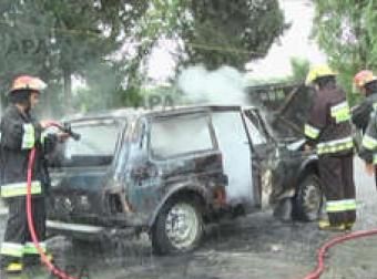 Bakıda “Niva” yandı