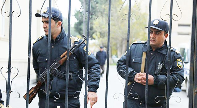 Yaralıların olduğu xəstəxananı polislər qoruyur