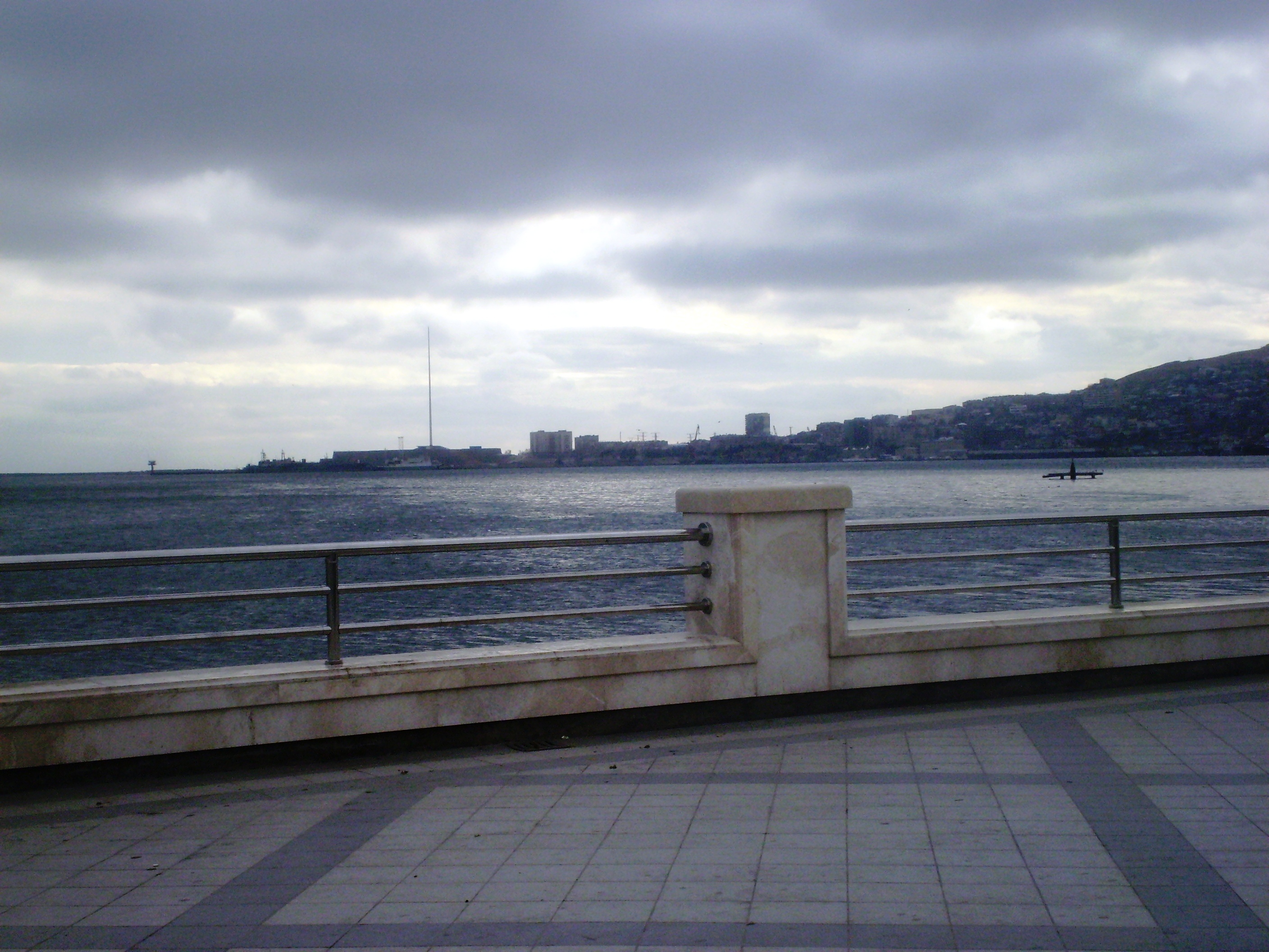 Bulvarda intihara cəhd