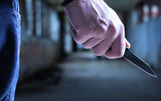 Sərxoş ər arvadını bıçaqladı