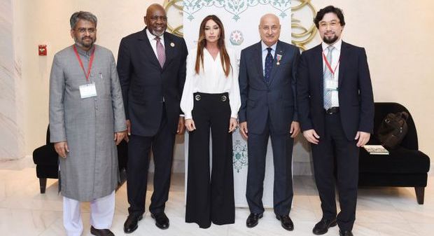 Mehriban Əliyeva ISESCO-nun baş direktoru ilə görüşdü