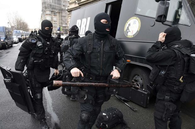 Fransada naməlum şəxslər bir neçə nəfəri götürüblər