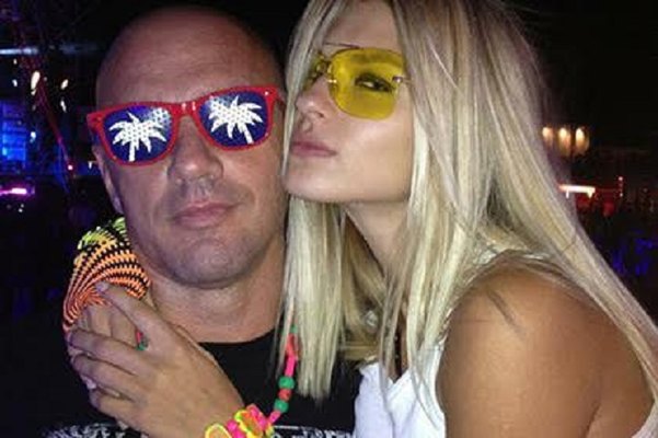 `Erotik fotoları öz arvadıma göndərirdim` - Deputat