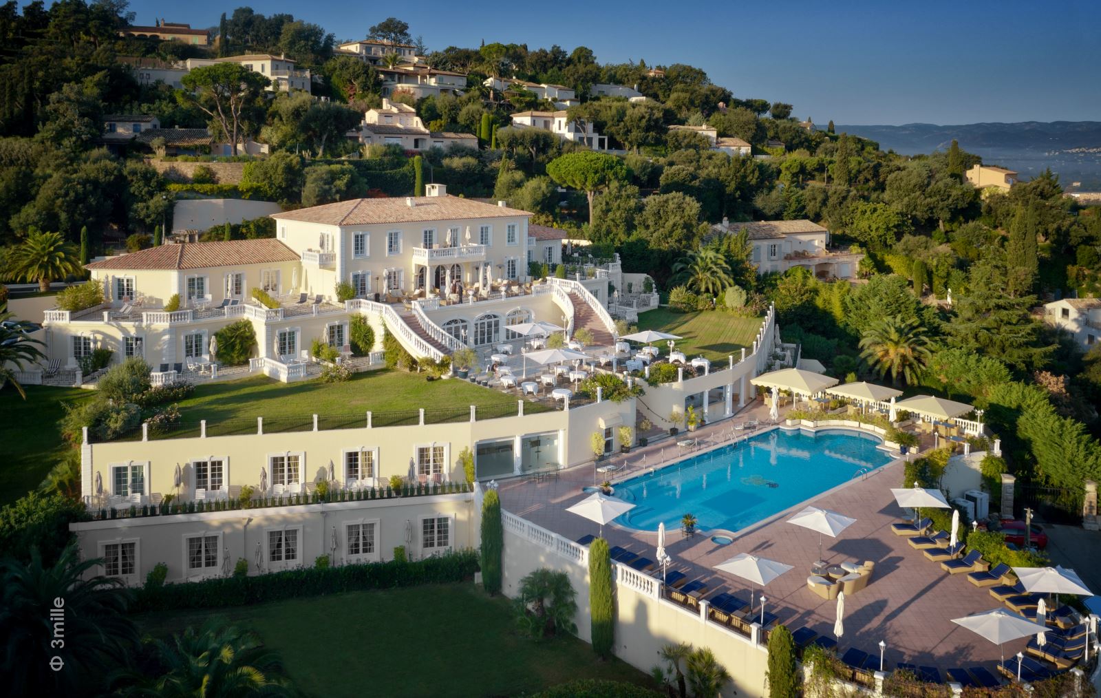 Məşhurların dəbdəbəli villaları