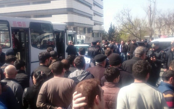 Sərnişin avtobusu qəzaya düşdü