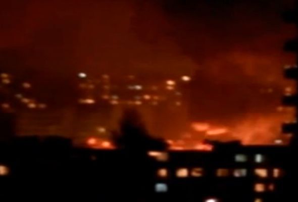 Bakıda yaşayış binası yanır