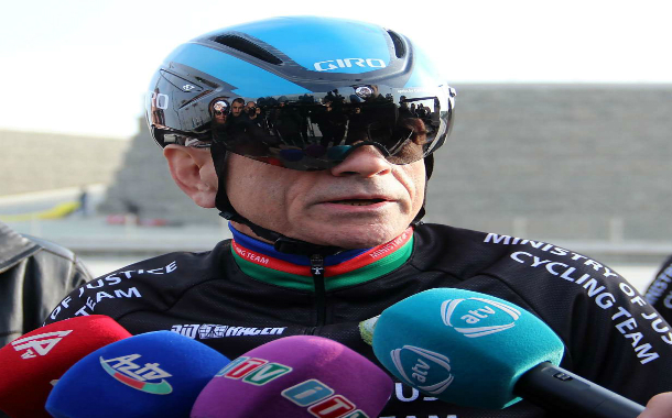 Mədət Quliyev Bakının mərkəzində velosiped sürdü