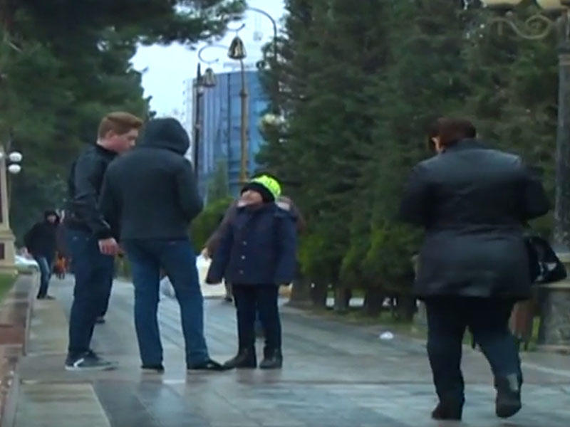 8 yaşlı uşaq böyüklərdən siqaret istəyərsə…