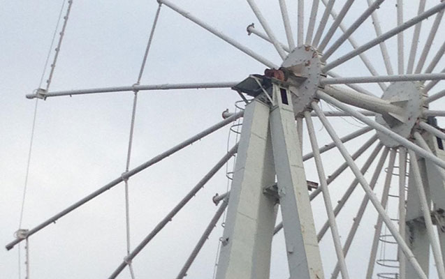 Bulvardakı “Şeytan çarxı” sökülür