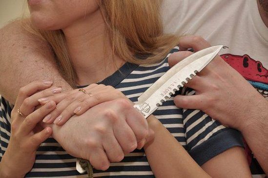 Türmədən çıxan qısqanc ər arvadının sifətinə “şram” atdı