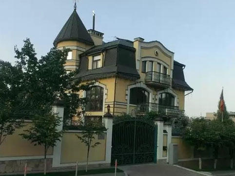 Ermənistanın səfiri adam gizlədir