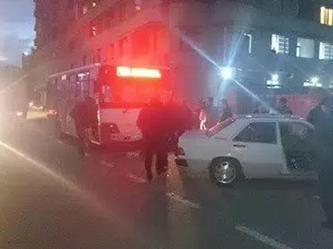 Bakıda avtobus qəzası: yaralı var