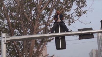 51 yaşlı “uşaq”