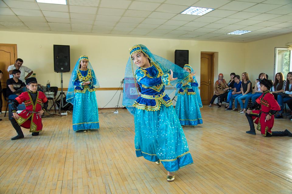 “Şou nümayəndələrinin çoxu elə bil ateistdir”