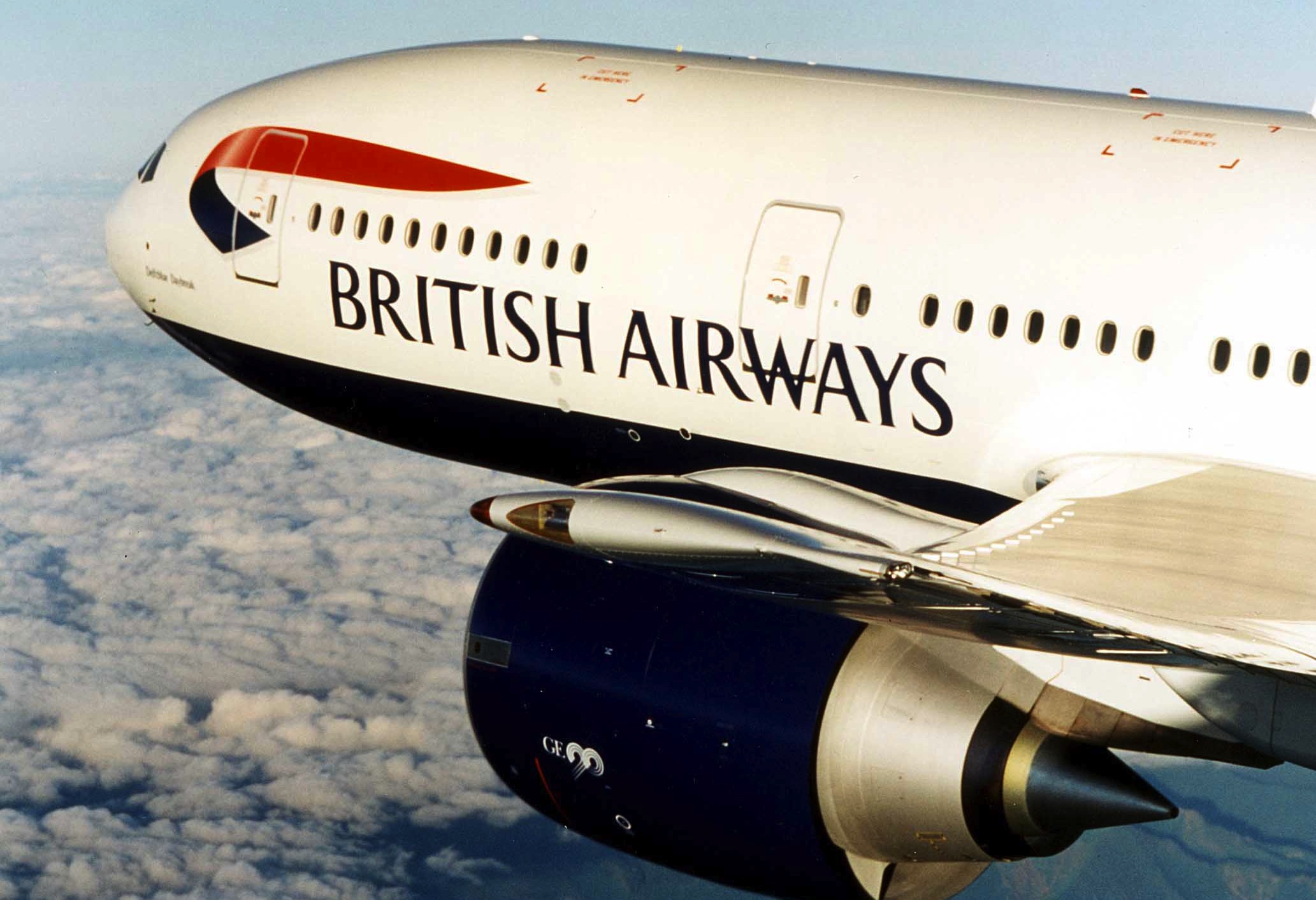 British Airways-in sərnişini uçuş zamanı qapını açmağa çalışıb